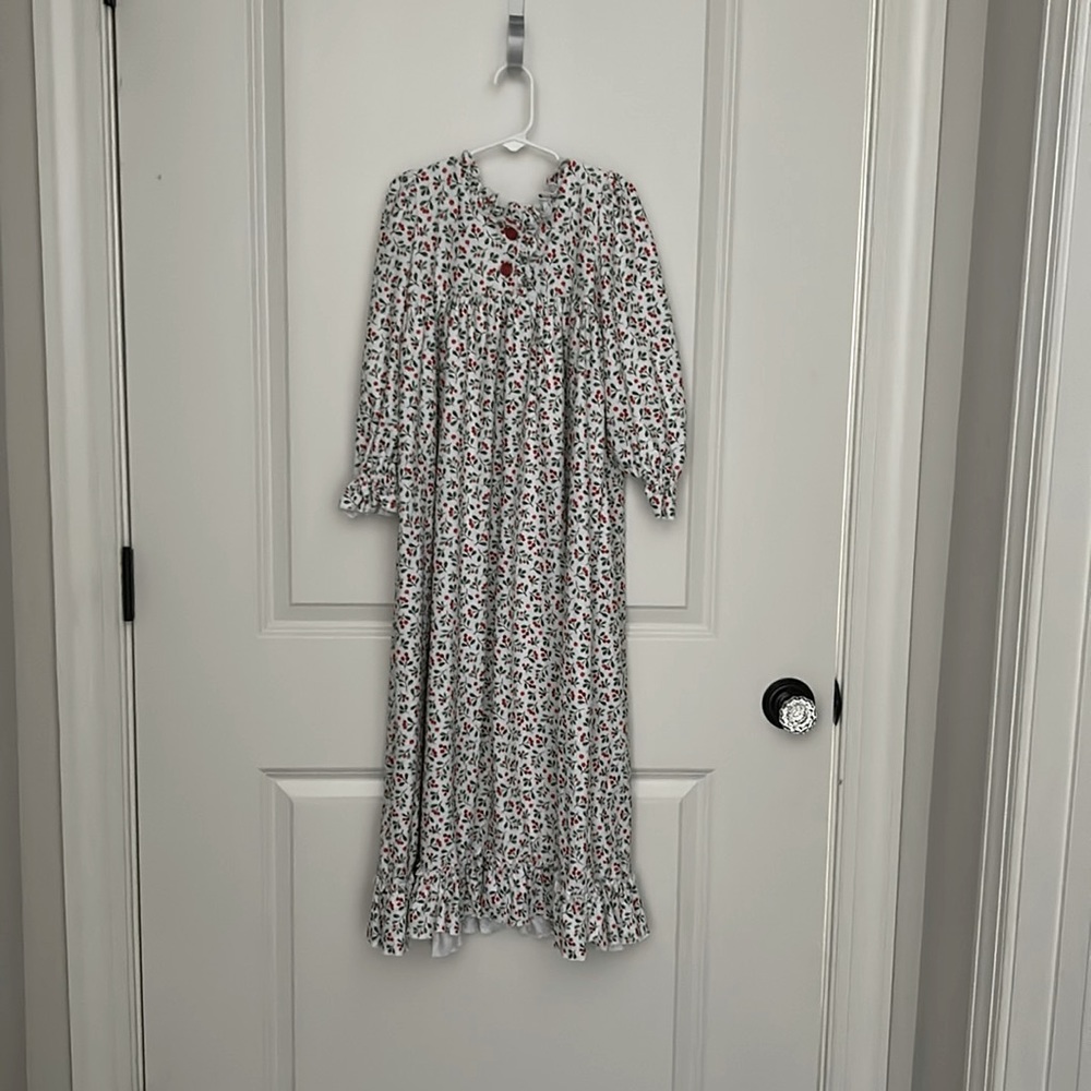 Serendipity Christmas holly nightgown, size Medium